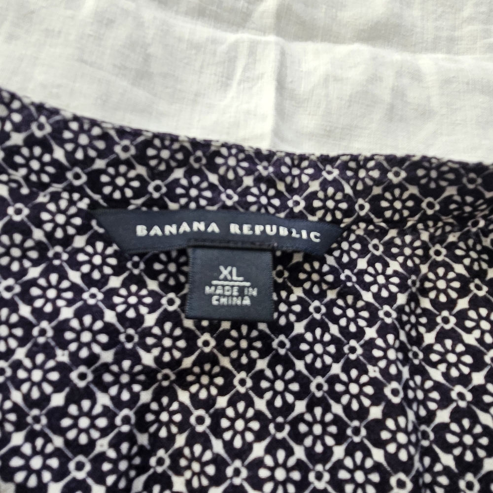 Women's Sleeveless Button-Up Top - Black and White - Picture 2 of 9